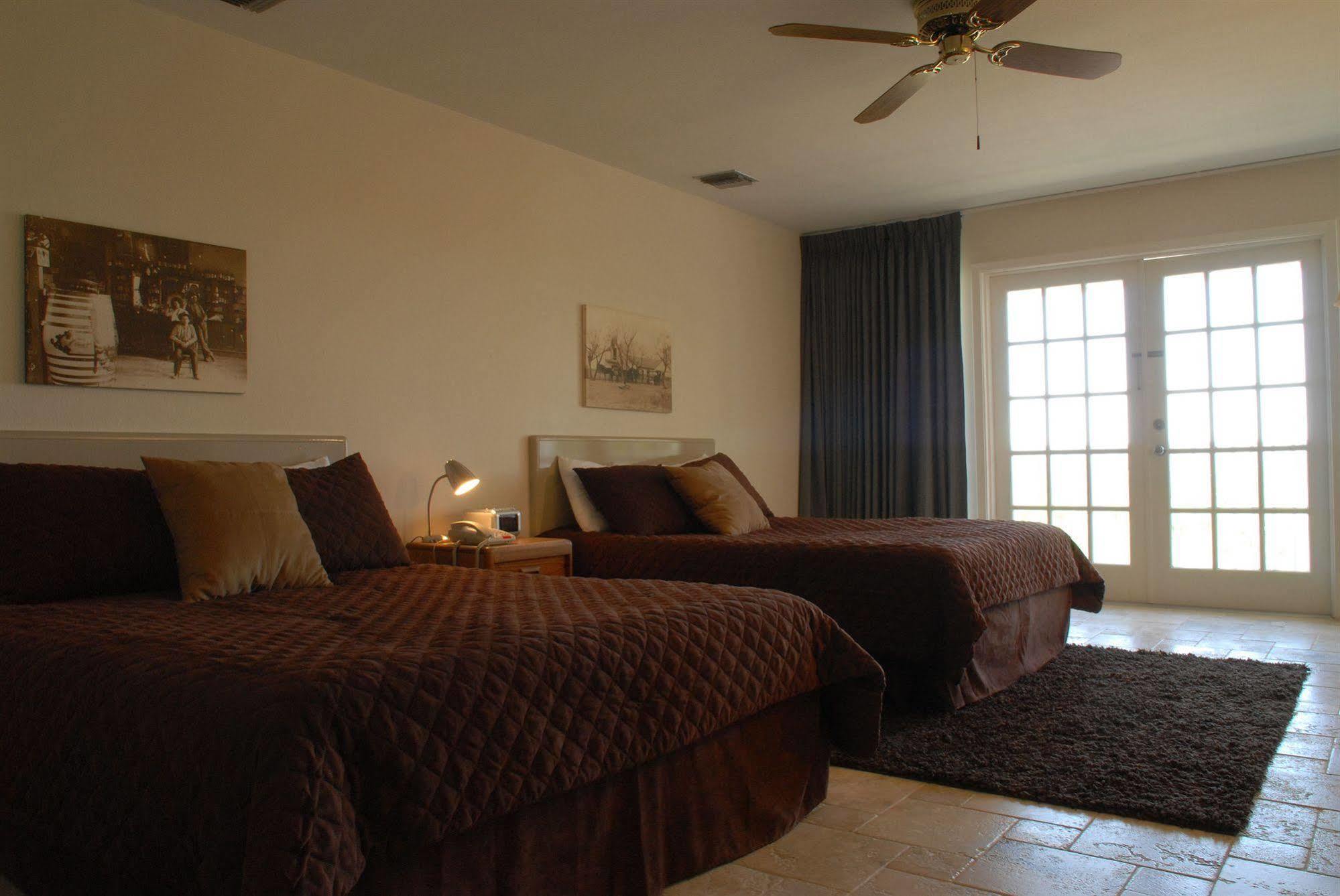 Hillside Boutique Hotel Castroville Екстер'єр фото