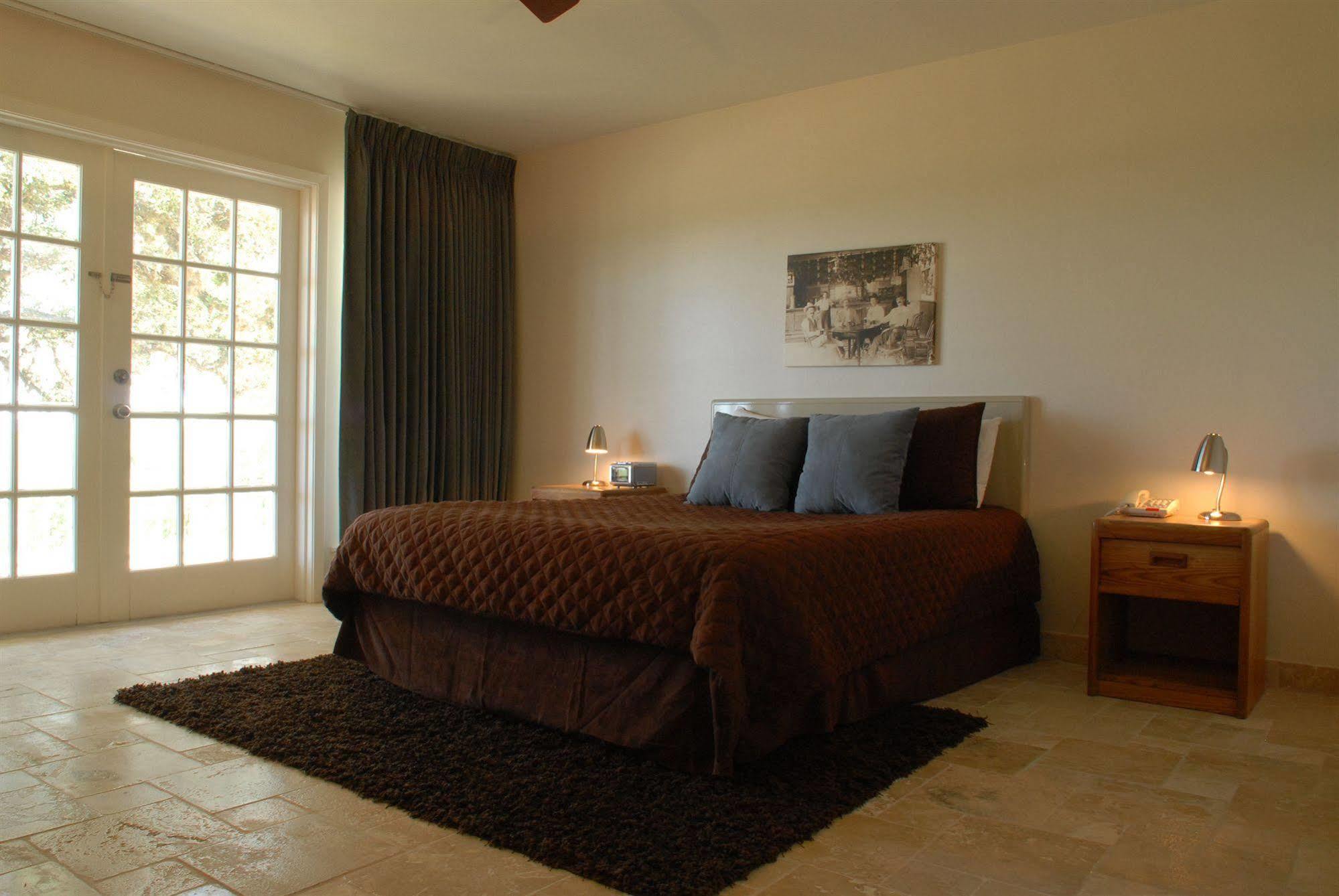 Hillside Boutique Hotel Castroville Екстер'єр фото